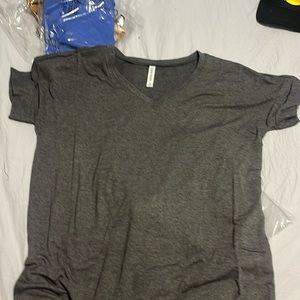 super cute plain gray sweatshirt